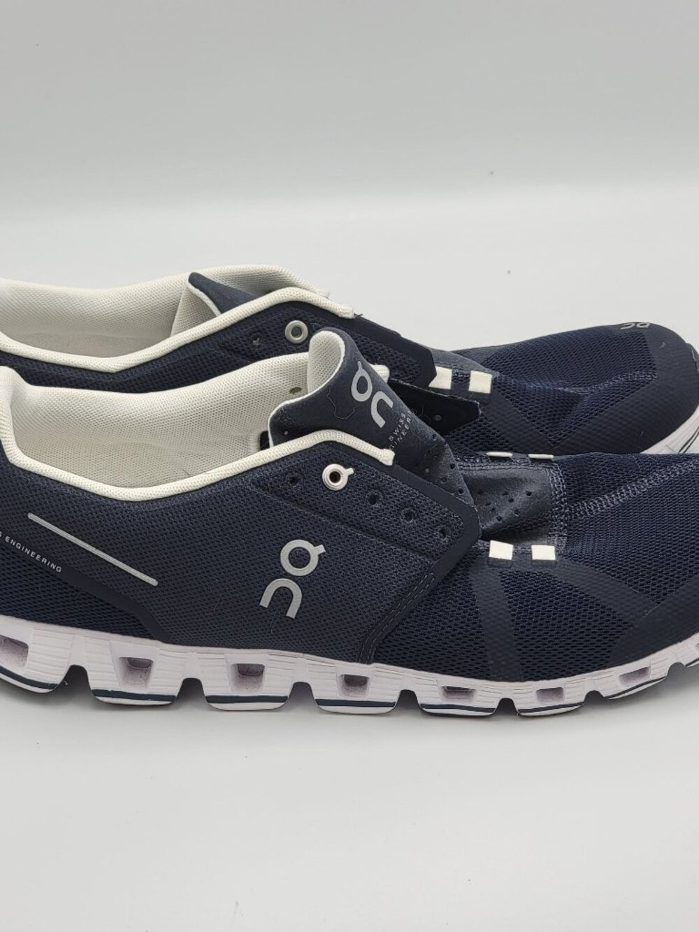 On Cloud Navy & White Men's Running Shoes Size M13 Swiss-engineered